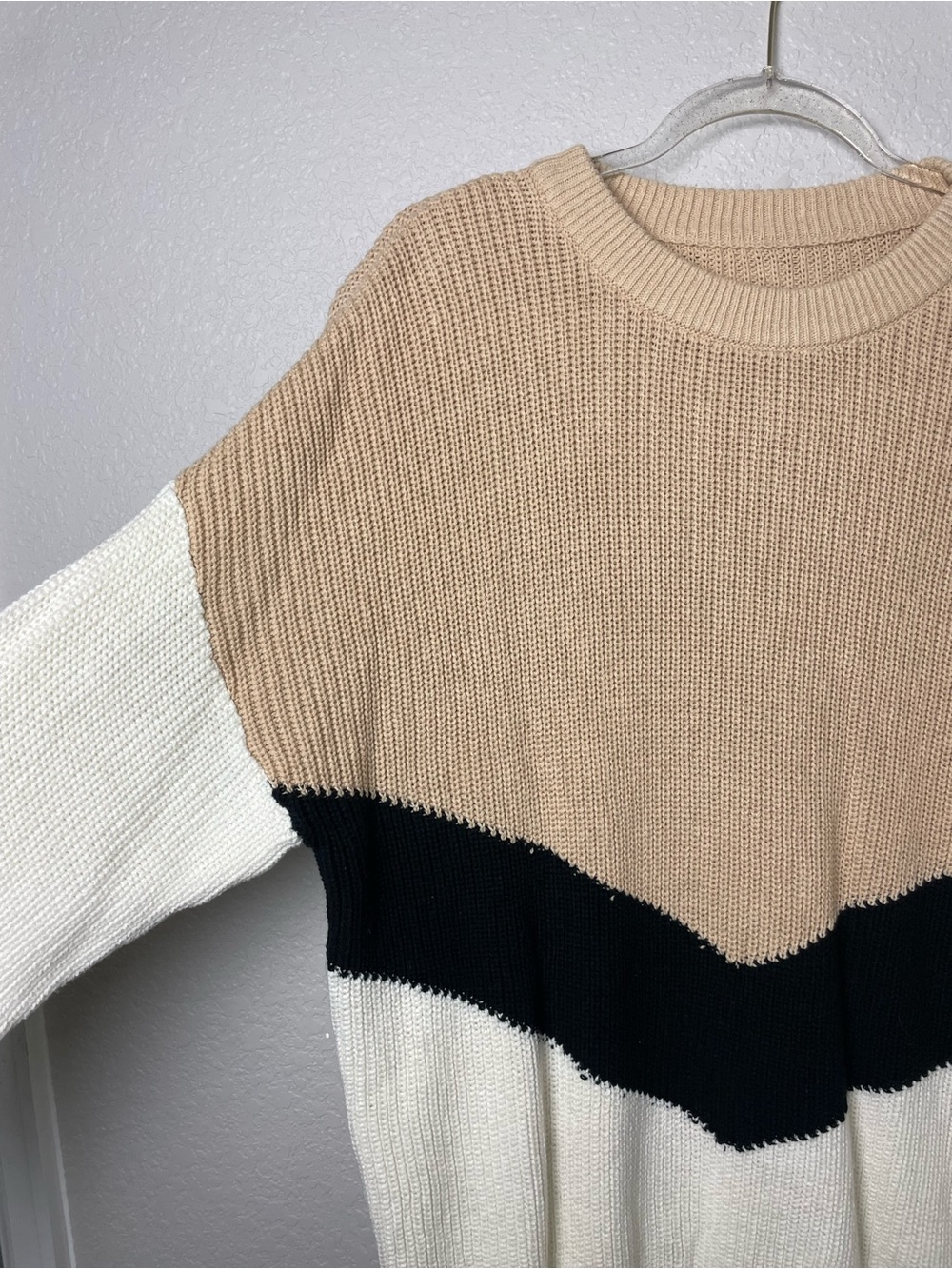 Neutral Colorblock Chevron Crewneck Sweater - Beige, Black & White Size L - Picture 2 of 7